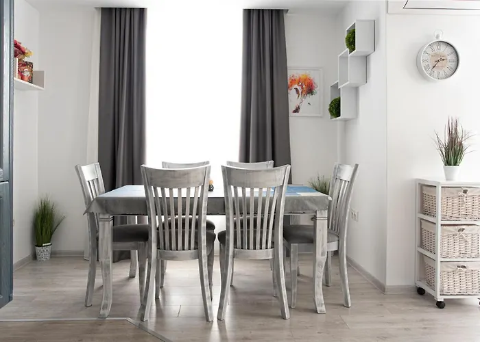 Sunny & Stylish Brand New 2Bdr Apartment + Parking